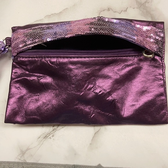Metallic purple wristlet - Picture 3 of 3